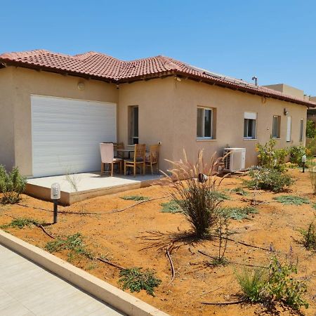 Villa אילן ו אילנית בתי אירוח ביישוב אשלים Extérieur photo